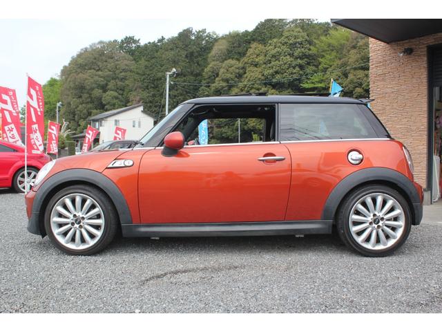 ＭＩＮＩ クーパーＳ　スパイスオレンジＭ　１．６Ｌ　直列４気筒ＤＯＨＣ１６Ｖ　ＩＣターボ　６ＡＴパドルシフト付　本革シートヒーター付　Ｗサンルーフ　ＨＩＤヘッドライト　ＥＴＣ　Ｐｕｓｈボタンスタート　純正１７インチアルミ（14枚目）