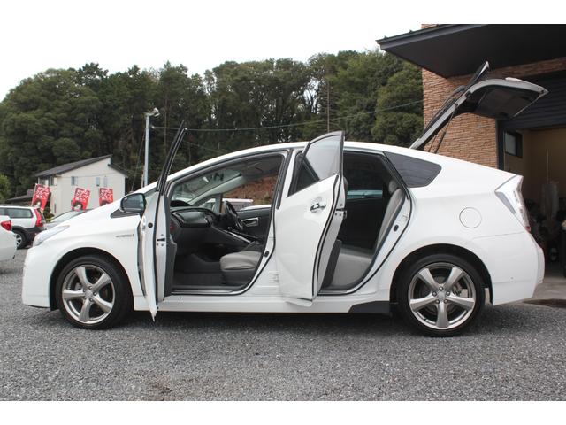 プリウス Ｓ　カロッツェリアナビ／テレビ／Ｂｌｕｅｔｏｏｔｈ接続　スマートキー／スペア有　ＨＩＤ／ＡＵＴＯライト　ＥＴＣ　ドラレコ　１７インチアルミ　検Ｒ８年１１月７日（11枚目）