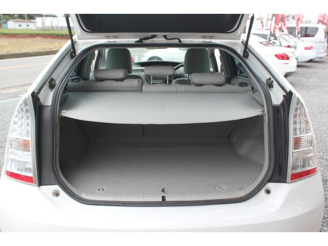 プリウス Ｓ　カロッツェリアナビ／テレビ／Ｂｌｕｅｔｏｏｔｈ接続　スマートキー／スペア有　ＨＩＤ／ＡＵＴＯライト　ＥＴＣ　ドラレコ　１７インチアルミ　検Ｒ８年１１月７日（13枚目）