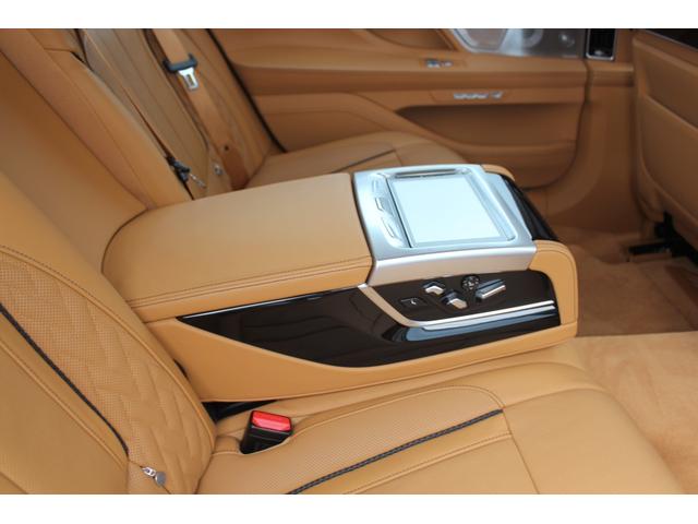 ７シリーズ ７５０ＬｉセレブレーションＥＤインディビジュアル　７０台限定　法人１オーナー　ロングＶ８ツインターボ　アズライトブラック　２０インチＡＷ　フルレザーメリノキャメル色シート　ダイヤモンドサウンド　リモートパーキング　ＲコンフォートＰＫＧプラス（18枚目）