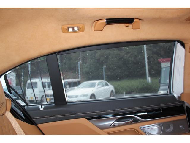 ７シリーズ ７５０ＬｉセレブレーションＥＤインディビジュアル　７０台限定　法人１オーナー　ロングＶ８ツインターボ　アズライトブラック　２０インチＡＷ　フルレザーメリノキャメル色シート　ダイヤモンドサウンド　リモートパーキング　ＲコンフォートＰＫＧプラス（22枚目）