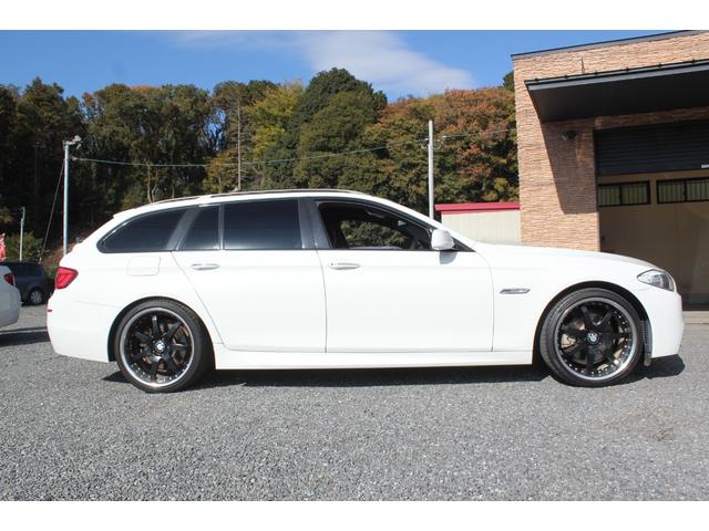 ５シリーズ ５２３ｉツーリング　Ｍスポーツパッケージ　２Ｌ直列４気筒ＤＯＨＣツインターボ　８ＡＴパドルＳ付　ＭスポーツＰＫＧ　２０インチアルミ　ナビ／ＴＶ／Ｂｌｕｅｔｏｏｔｈ／バックカメラ　クルコン　ミラー型ＥＴＣ　取説／記録簿／スペアキー　ＡＵＴＯ／Ｈ（9枚目）