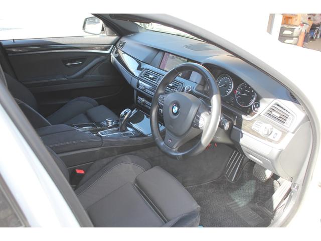 ５シリーズ ５２３ｉツーリング　Ｍスポーツパッケージ　２Ｌ直列４気筒ＤＯＨＣツインターボ　８ＡＴパドルＳ付　ＭスポーツＰＫＧ　２０インチアルミ　ナビ／ＴＶ／Ｂｌｕｅｔｏｏｔｈ／バックカメラ　クルコン　ミラー型ＥＴＣ　取説／記録簿／スペアキー　ＡＵＴＯ／Ｈ（22枚目）