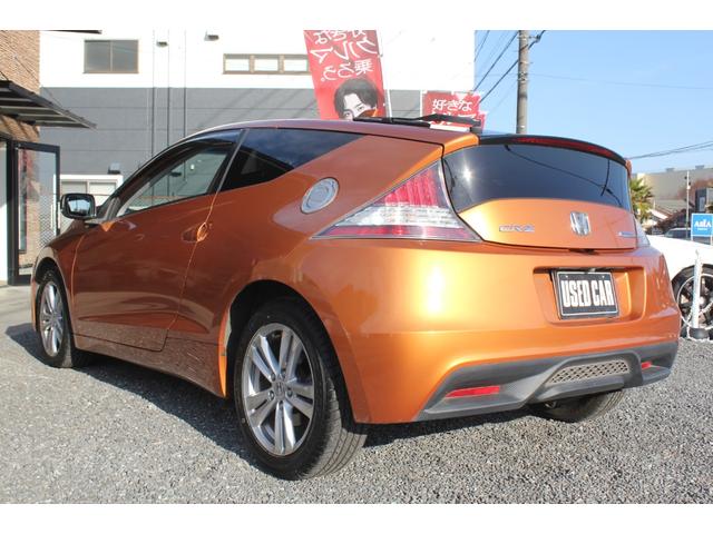 リアハッチと左クォーターにエクボレベルの小へこみが見られます。