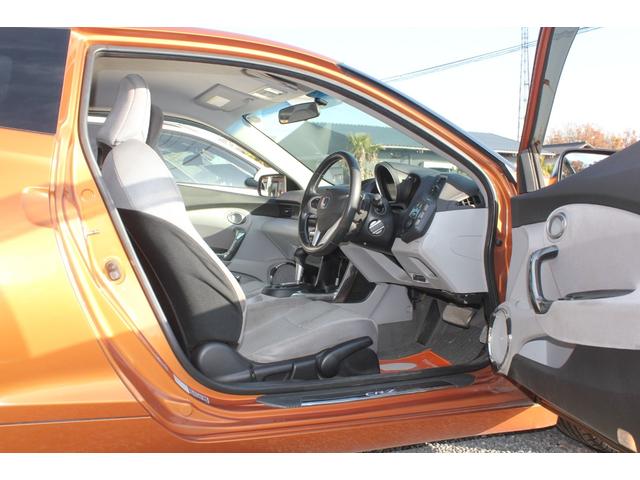 軽快に回るエンジンにモーターの補助が加わるので、力強く走ります。