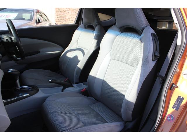 シートは淡いグレー系なので、全体的に使用感は残りますが、不快になるようなレベルではないです。