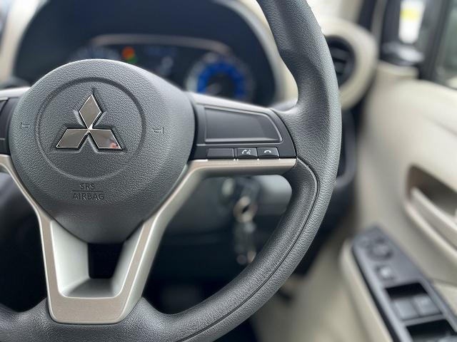 ｅＫワゴン Ｍ　登録届出済未使用車　純正フロアマット　純正サイドバイザー　衝突軽減ブレーキ　フロントシートヒーター　バックカメラ装着車　アイドリングストップ　コーナーセンサー（12枚目）