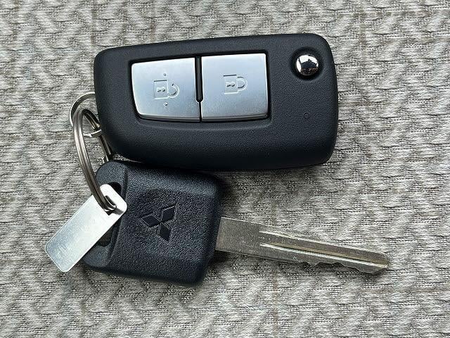 ｅＫワゴン Ｍ　登録届出済未使用車　純正フロアマット　純正サイドバイザー　衝突軽減ブレーキ　フロントシートヒーター　バックカメラ装着車　アイドリングストップ　コーナーセンサー（25枚目）