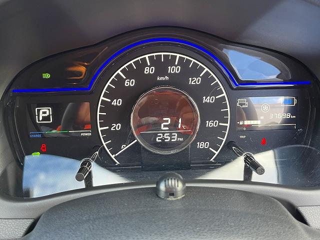 ノート ｅ－パワー　メダリスト　ブラックアロー　純正ナビ　フルセグ　ＢＴオーディオ　ＣＤ／ＤＶＤ再生　アラウンドビューモニター　エマージェンシーブレーキ　インテリジェントルームミラー　アダプティブクルーズコントロール　ＥＴＣ　ＬＥＤヘッドライト（4枚目）