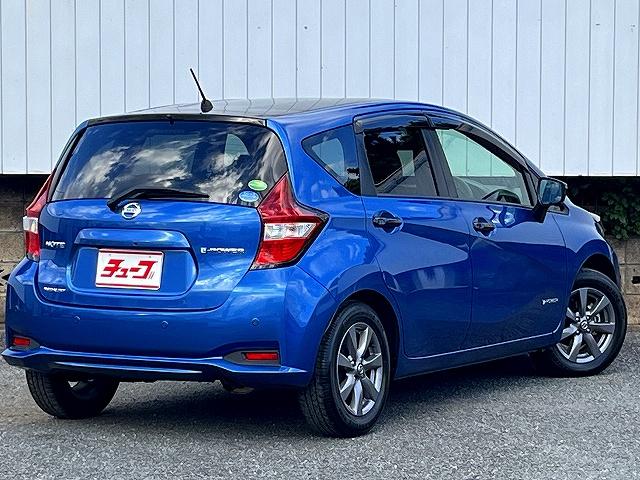 ノート ｅ－パワー　メダリスト　ブラックアロー　純正ナビ　フルセグ　ＢＴオーディオ　ＣＤ／ＤＶＤ再生　アラウンドビューモニター　エマージェンシーブレーキ　インテリジェントルームミラー　アダプティブクルーズコントロール　ＥＴＣ　ＬＥＤヘッドライト（5枚目）