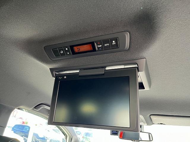エスクァイア Ｇｉ　プレミアムパッケージ　ブラックテーラード　ＴＳＳ　純正９インチナビ　フルセグ　ＢＴオーディオ　ＣＤ／ＤＶＤ再生　バックカメラ　純正フリップダウンモニター　ＬＥＤヘッドライト　両側パワスラ　クルコン　前席シートヒーター　ステアリングヒーター（12枚目）