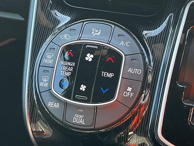 エスクァイア Ｇｉ　プレミアムパッケージ　ブラックテーラード　ＴＳＳ　純正９インチナビ　フルセグ　ＢＴオーディオ　ＣＤ／ＤＶＤ再生　バックカメラ　純正フリップダウンモニター　ＬＥＤヘッドライト　両側パワスラ　クルコン　前席シートヒーター　ステアリングヒーター（17枚目）