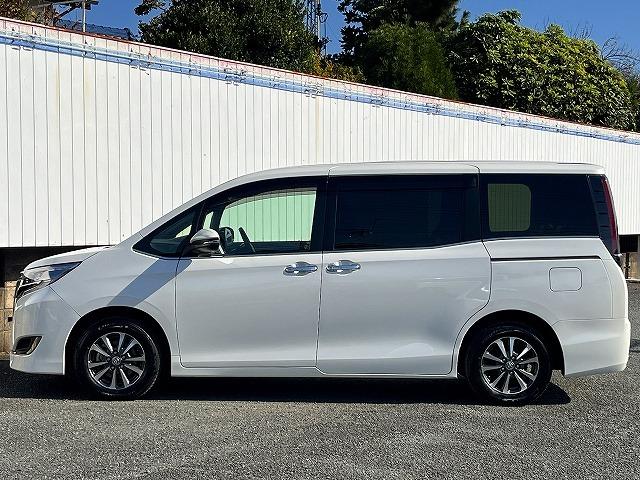 エスクァイア Ｇｉ　プレミアムパッケージ　ブラックテーラード　ＴＳＳ　純正９インチナビ　フルセグ　ＢＴオーディオ　ＣＤ／ＤＶＤ再生　バックカメラ　純正フリップダウンモニター　ＬＥＤヘッドライト　両側パワスラ　クルコン　前席シートヒーター　ステアリングヒーター（35枚目）