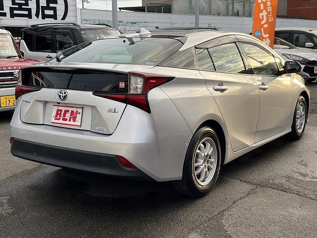 プリウス Ａ　純正ＳＤナビ　全方位モニター　クルーズコントロール　フルセグＴＶ　ＥＴＣ２．０　ＬＥＤライト　フォグライト　ステアリングリモコン　ブルートゥース　プッシュスタート　衝突軽減ブレーキ　パワーシート（9枚目）