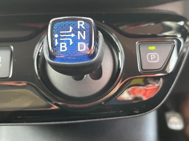 プリウス Ａ　純正ＳＤナビ　全方位モニター　クルーズコントロール　フルセグＴＶ　ＥＴＣ２．０　ＬＥＤライト　フォグライト　ステアリングリモコン　ブルートゥース　プッシュスタート　衝突軽減ブレーキ　パワーシート（16枚目）