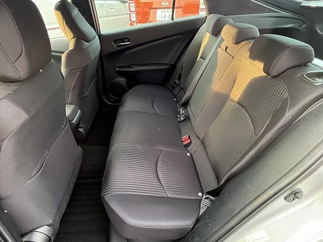 プリウス Ａ　純正ＳＤナビ　全方位モニター　クルーズコントロール　フルセグＴＶ　ＥＴＣ２．０　ＬＥＤライト　フォグライト　ステアリングリモコン　ブルートゥース　プッシュスタート　衝突軽減ブレーキ　パワーシート（33枚目）