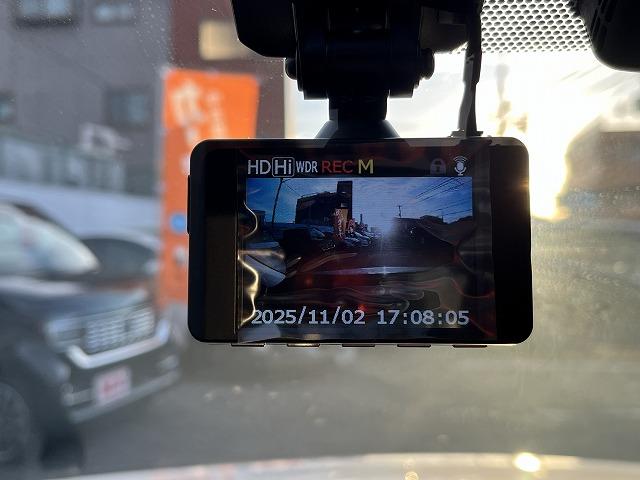 プリウス Ａ　純正ＳＤナビ　全方位モニター　クルーズコントロール　フルセグＴＶ　ＥＴＣ２．０　ＬＥＤライト　フォグライト　ステアリングリモコン　ブルートゥース　プッシュスタート　衝突軽減ブレーキ　パワーシート（49枚目）