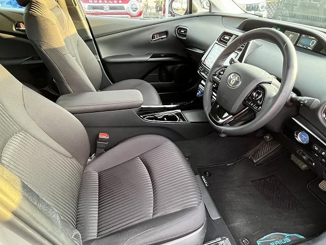 プリウス Ａ　純正ＳＤナビ　全方位モニター　クルーズコントロール　フルセグＴＶ　ＥＴＣ２．０　ＬＥＤライト　フォグライト　ステアリングリモコン　ブルートゥース　プッシュスタート　衝突軽減ブレーキ　パワーシート（58枚目）