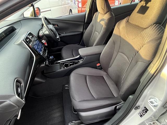 プリウス Ａ　純正ＳＤナビ　全方位モニター　クルーズコントロール　フルセグＴＶ　ＥＴＣ２．０　ＬＥＤライト　フォグライト　ステアリングリモコン　ブルートゥース　プッシュスタート　衝突軽減ブレーキ　パワーシート（60枚目）