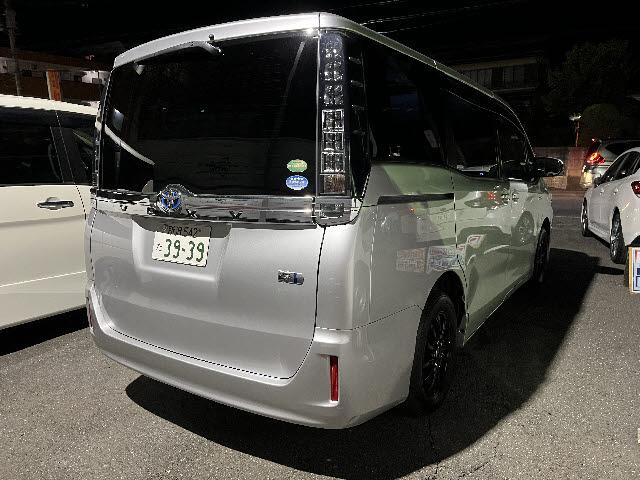 ヴォクシー ハイブリッドＸ　メモリーナビ　パワースライドドア　衝突軽減　バックカメラ　ＥＴＣ　フルセグＴＶ　プッシュスタート　オートライト　キーフリー　ＬＥＤライト　ブルートゥース　ＤＶＤ再生　メモリーナビ　パワースライドドア（5枚目）