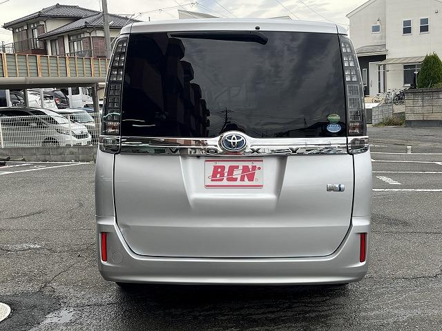 ヴォクシー ハイブリッドＸ　メモリーナビ　パワースライドドア　衝突軽減　バックカメラ　ＥＴＣ　フルセグＴＶ　プッシュスタート　オートライト　キーフリー　ＬＥＤライト　ブルートゥース　ＤＶＤ再生　メモリーナビ　パワースライドドア（12枚目）