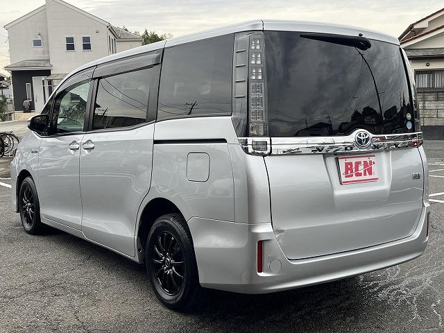 ヴォクシー ハイブリッドＸ　メモリーナビ　パワースライドドア　衝突軽減　バックカメラ　ＥＴＣ　フルセグＴＶ　プッシュスタート　オートライト　キーフリー　ＬＥＤライト　ブルートゥース　ＤＶＤ再生　メモリーナビ　パワースライドドア（20枚目）