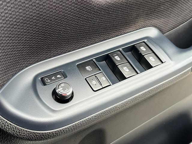 ヴォクシー ハイブリッドＸ　メモリーナビ　パワースライドドア　衝突軽減　バックカメラ　ＥＴＣ　フルセグＴＶ　プッシュスタート　オートライト　キーフリー　ＬＥＤライト　ブルートゥース　ＤＶＤ再生　メモリーナビ　パワースライドドア（30枚目）