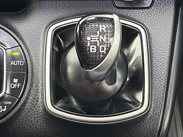 ヴォクシー ハイブリッドＸ　メモリーナビ　パワースライドドア　衝突軽減　バックカメラ　ＥＴＣ　フルセグＴＶ　プッシュスタート　オートライト　キーフリー　ＬＥＤライト　ブルートゥース　ＤＶＤ再生　メモリーナビ　パワースライドドア（58枚目）