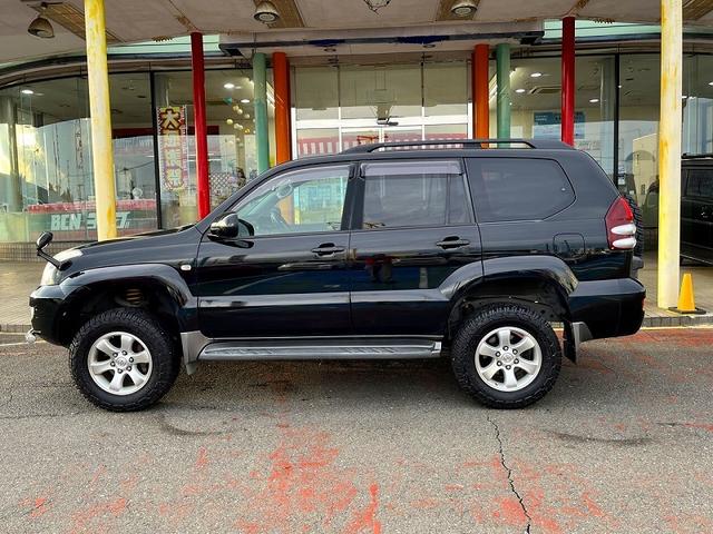 ランドクルーザープラド ＴＸリミテッド　８人乗り　社外メモリーナビ　フルセグ　バックカメラ　純正アルミホイール　ＥＴＣ　社外ＬＥＤ　社外足回り　エアバック　ＡＢＳ　当店下取車（4枚目）