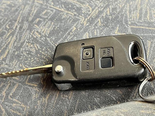 ランドクルーザープラド ＴＸリミテッド　８人乗り　社外メモリーナビ　フルセグ　バックカメラ　純正アルミホイール　ＥＴＣ　社外ＬＥＤ　社外足回り　エアバック　ＡＢＳ　当店下取車（19枚目）