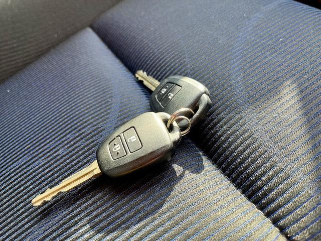 アクア S 純正SDナビ ワンセグTV 前席シートヒーター ETC オートエアコン エアバック ABS パワステ パワーウインドウ 車検R8年12月 当店下取車(17枚目)