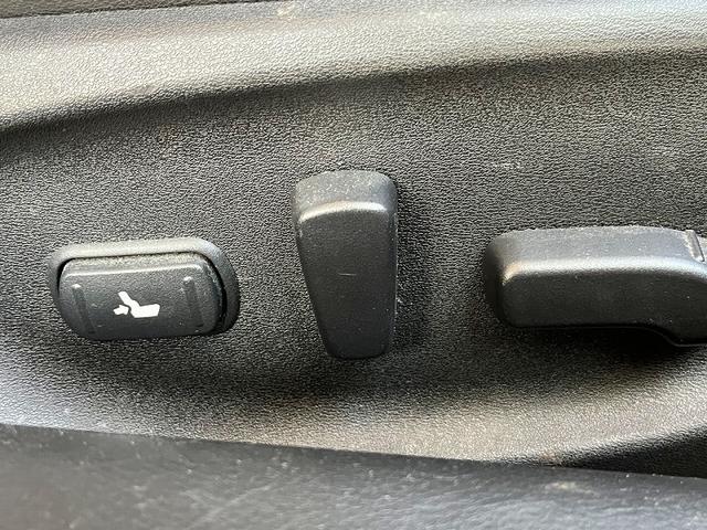 スカイライン ３５０ＧＴ　ハイブリッド　タイプＰ　メーカーＨＤＤナビ　フルセグ　アラウンドビュー　プッシュスタート　キーフリー　ＭＴモードＡＴ　クルーズコントロール　前席パワーシート　前席シートヒーター　ＬＥＤ　ＥＴＣ　当店下取車（20枚目）