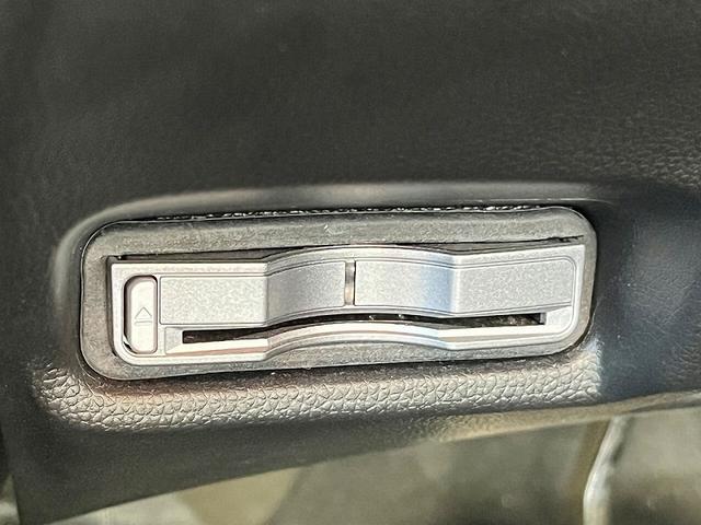 フィットハイブリッド Ｓパッケージ　あんしんパッケージ　社外ＳＤナビ　フルセグ　バックカメラ　プッシュスタート　キーフリー　クルーズコントロール　パドルシフト　ＬＥＤ　ＥＴＣ（20枚目）