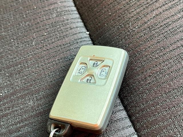 アルファード ２４０Ｓ　純正ＨＤＤナビ　フルセグ　バックカメラ　フリップダウンモニター　プッシュスタート　キーフリー　両側パワースライドドア　サンルーフ　ＭＴモードＡＴ　ＨＩＤ　ＥＴＣ　社外アルミ　当店下取車（18枚目）