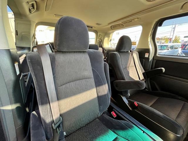 アルファード ２４０Ｓ　純正ＨＤＤナビ　フルセグ　バックカメラ　フリップダウンモニター　プッシュスタート　キーフリー　両側パワースライドドア　サンルーフ　ＭＴモードＡＴ　ＨＩＤ　ＥＴＣ　社外アルミ　当店下取車（24枚目）