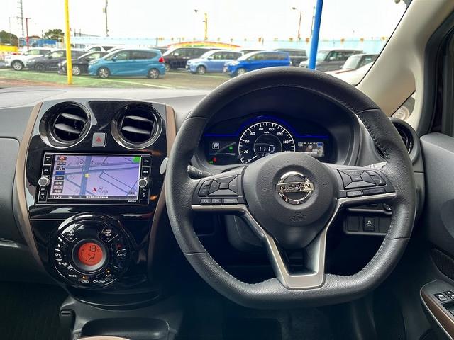 ノート ｅ－パワー　メダリスト　エマージェンシーブレーキ　純正メモリーナビ　フルセグ　アラウンドビューモニター　プッシュスタート　キーフリー　クルーズコントロール　ハーフレザーシート　スマートルームミラー　ドラレコ　ＬＥＤ　ＥＴＣ（9枚目）