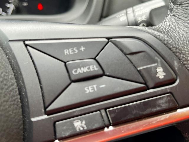 ノート ｅ－パワー　メダリスト　エマージェンシーブレーキ　純正メモリーナビ　フルセグ　アラウンドビューモニター　プッシュスタート　キーフリー　クルーズコントロール　ハーフレザーシート　スマートルームミラー　ドラレコ　ＬＥＤ　ＥＴＣ（16枚目）