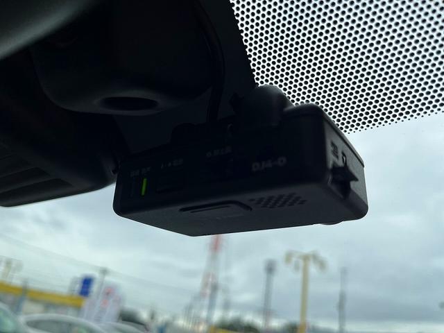 ノート ｅ－パワー　メダリスト　エマージェンシーブレーキ　純正メモリーナビ　フルセグ　アラウンドビューモニター　プッシュスタート　キーフリー　クルーズコントロール　ハーフレザーシート　スマートルームミラー　ドラレコ　ＬＥＤ　ＥＴＣ（18枚目）