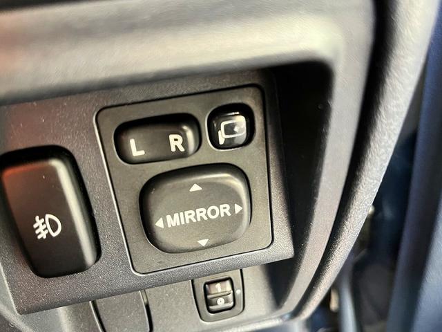 電動格納ミラー装備！狭い道でのすれ違いに威力を発揮します。