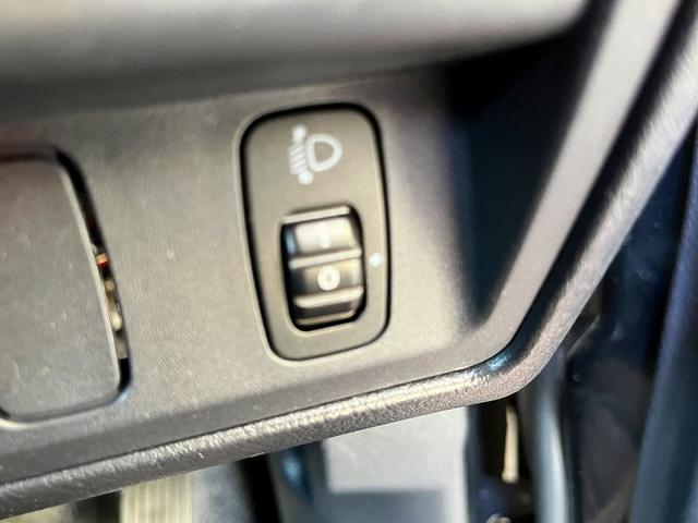 便利なヘッドライトレベライザーを装備！任意でヘッドライトの高さが調整できますよ！