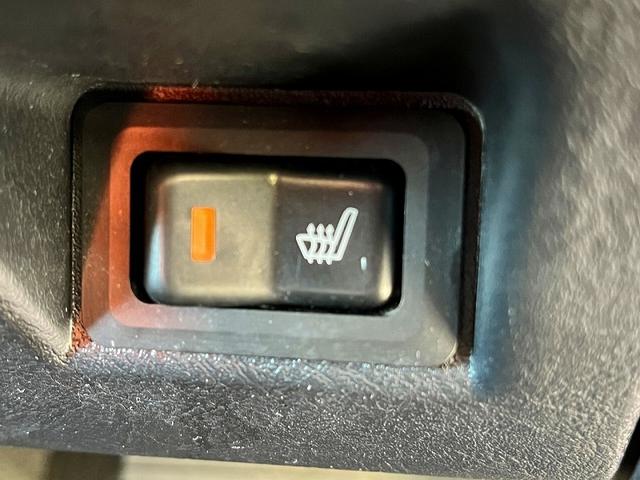 女性にも優しい！運転席には、シートヒーターを装備いたしております。