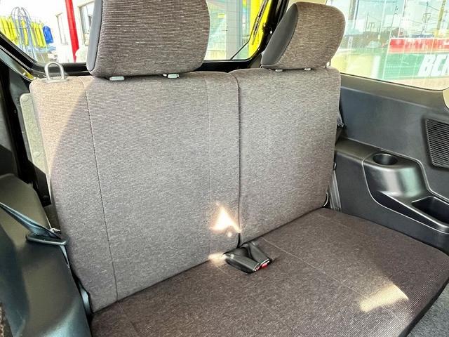ゆったり座れるリアシート！