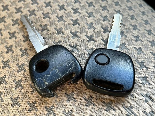 アルト Ｆ　ＥＴＣ　純正ＣＤデッキ　ＥＴＣ　ヘッドライトレベライザー　キーレスエントリー　エアバック　エアコン　パワステ　パワーウインドウ　当店買取車（16枚目）