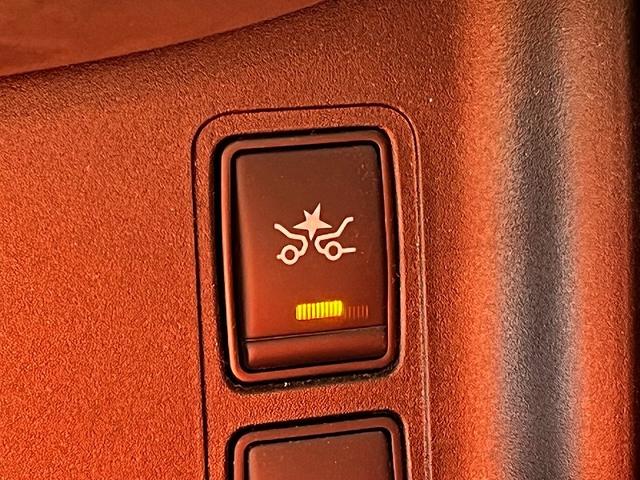 セレナ ハイウェイスター　ＶセレクションＩＩ　ワンオーナー　アイドリングストップ　エマージェンシーブレーキ　プロパイロット　純正ＳＤナビ　フルセグ　フリップダウンモニター　アラウンドビューモニター　両側自動ドア　クルコン　ＬＥＤ　ＥＴＣ　ドラレコ（17枚目）