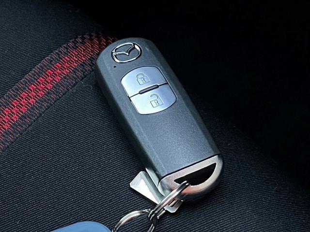 デミオ １３Ｓツーリング　アイドリングストップ　スマートシティーブレーキサポート　純正ＳＤナビ　バックカメラ　プッシュスタート　キーフリー　ヘッドアップディスプレイ　前席シートヒーター　ＭＴモードＡＴ　ＨＩＤ　ＥＴＣ　当店下取（19枚目）