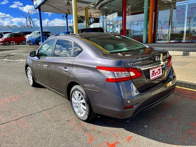 シルフィ Ｇ　純正ＳＤナビ　フルセグ　バックカメラ　プッシュスタート　キーフリー　コーナーセンサー　ＨＩＤ　ＥＴＣ　純正アルミ　走行８０００ＫＭ（6枚目）