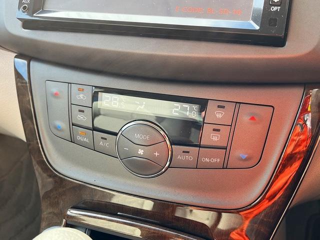 シルフィ Ｇ　純正ＳＤナビ　フルセグ　バックカメラ　プッシュスタート　キーフリー　コーナーセンサー　ＨＩＤ　ＥＴＣ　純正アルミ　走行８０００ＫＭ（12枚目）