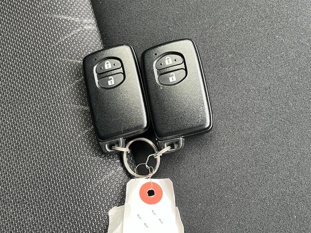 アクア Ｓスタイルブラック　純正ＳＤナビ　地デジＴＶ　全方位カメラ　ビルトインＥＴＣ２．０　トヨタセーフティーセンス　車線逸脱防止機能　オートリトラミラー　オートハイビーム　ステアリングリモコン　キーフリー　プッシュスタート（20枚目）
