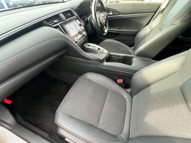 インサイト ＥＸ　純正ナビ　フルセグＴＶ　バックカメラ　ビルトインＥＴＣ２．０　ホンダセンシング　ステアリングリモコン　クルーズコントロール　電動パーキングブレーキ　ブレーキオートホールド　純正アルミホイール（9枚目）