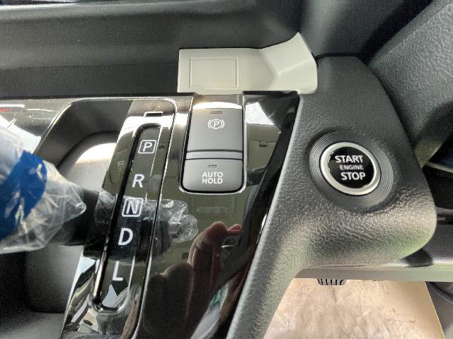 デリカミニ Ｇ　プレミアム　届出済み未使用車　ハーフレザーシート　ＬＥＤヘッドライト　ＬＥＤフォグランプ　ステアリングスイッチ　クルーズコントロール　電動パーキング　マイパイロット　両側パワースライドドア　アラウンドビューモニタ（12枚目）